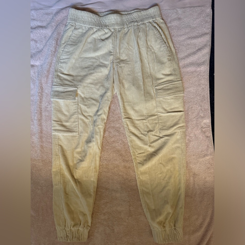 Roots cream Corduroy Cargo pants with cuffs, Medium